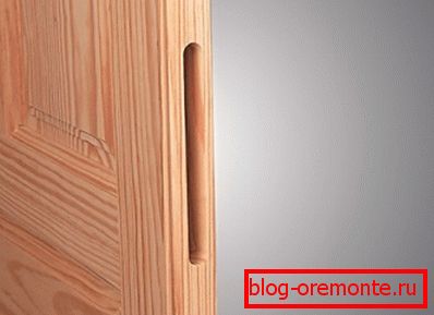 Scanalatura del blocco di mortasa inserire la serratura nella porta di legno