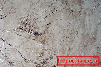 Decorazione del soffitto con intonaco decorativo