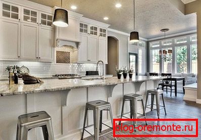 Laminato grigio con interno monocromatico