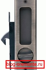 Serratura scorrevole come mettere il lucchetto su una porta di legno